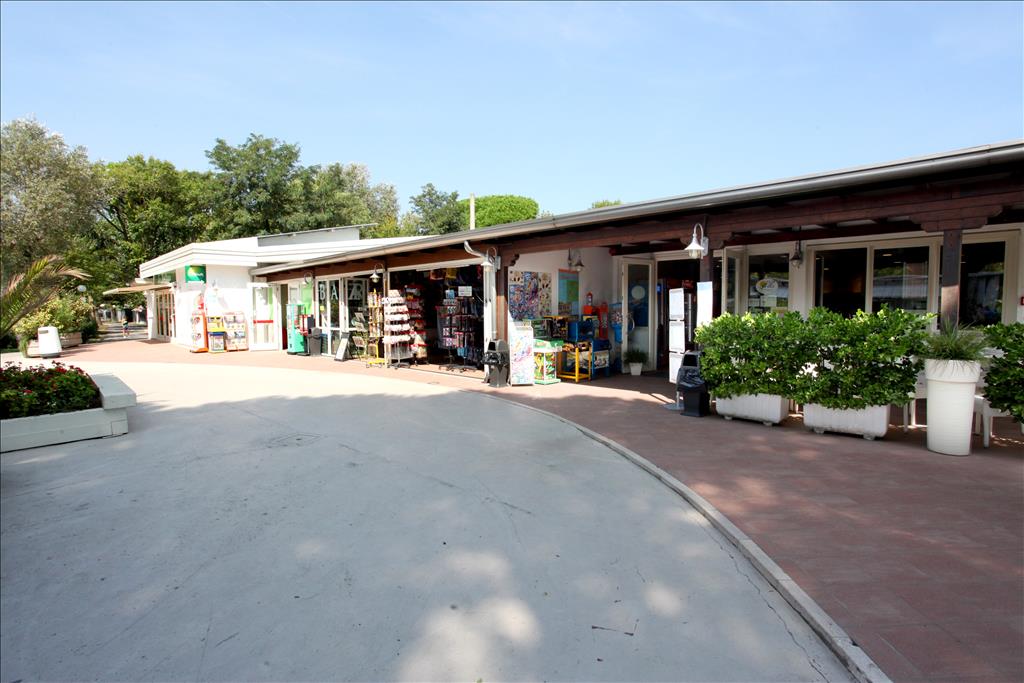 Camping  Adriano - Negozi