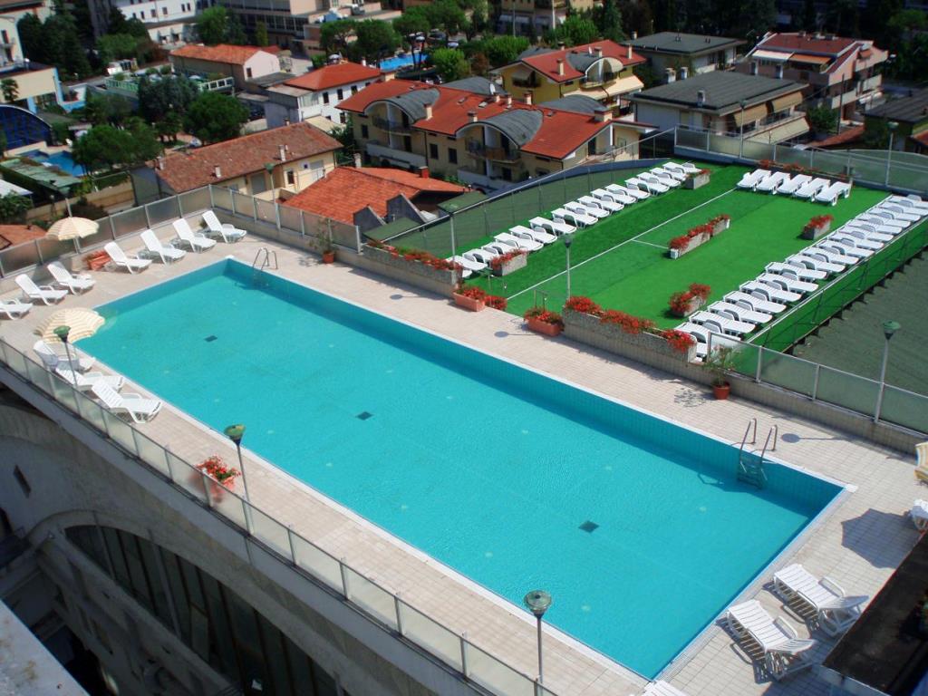 Hotel Alexander Palace - Piscina