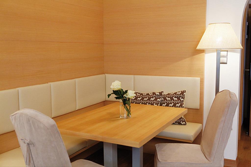 Residence Alpinum - Tavolo