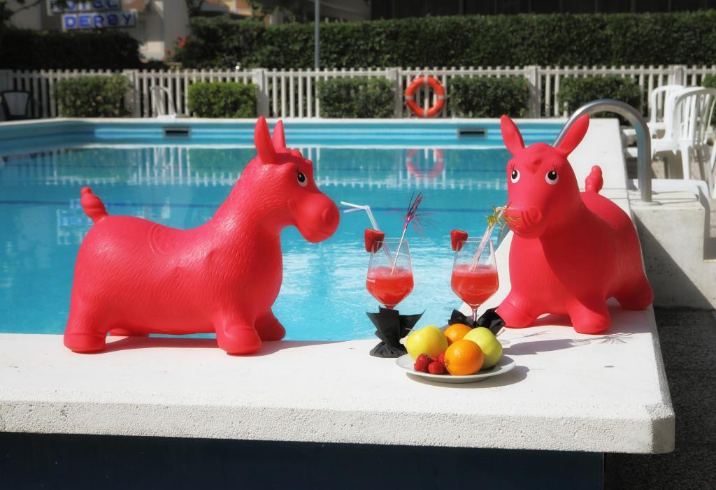 Hotel American - Piscina
