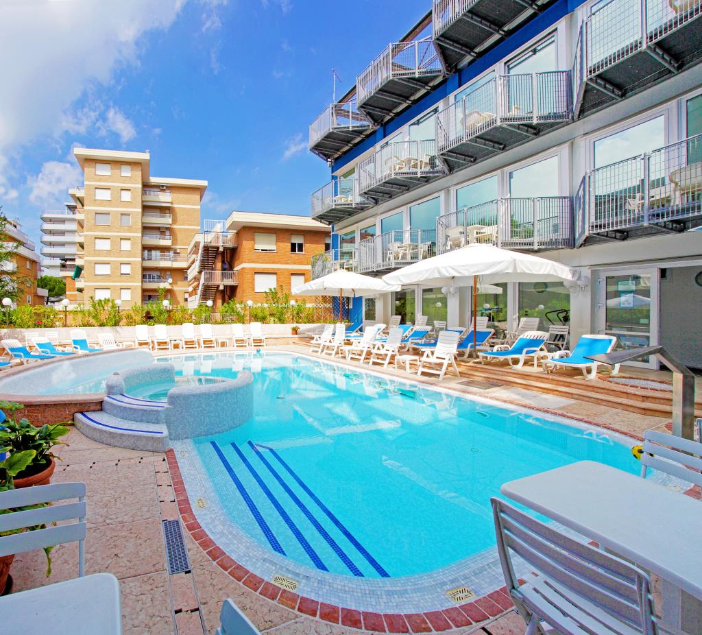 Hotel Astro - Piscina