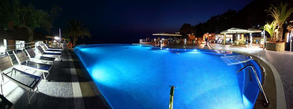 Villaggio Baia del Silenzio - Piscina