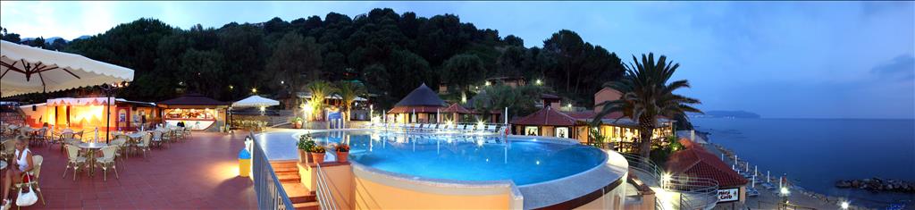 Villaggio Baia del Silenzio - Piscina
