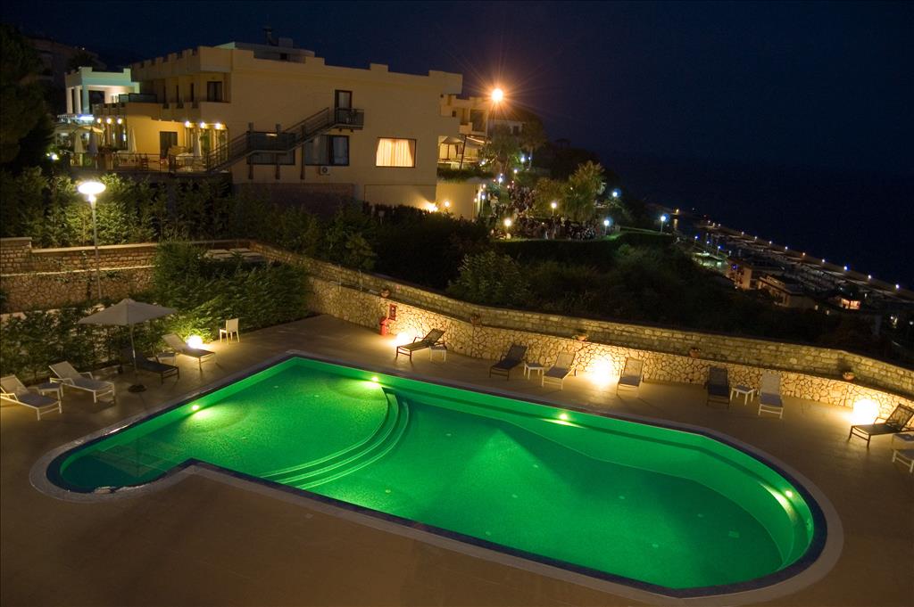 Hotel Bouganville Palace - Piscina