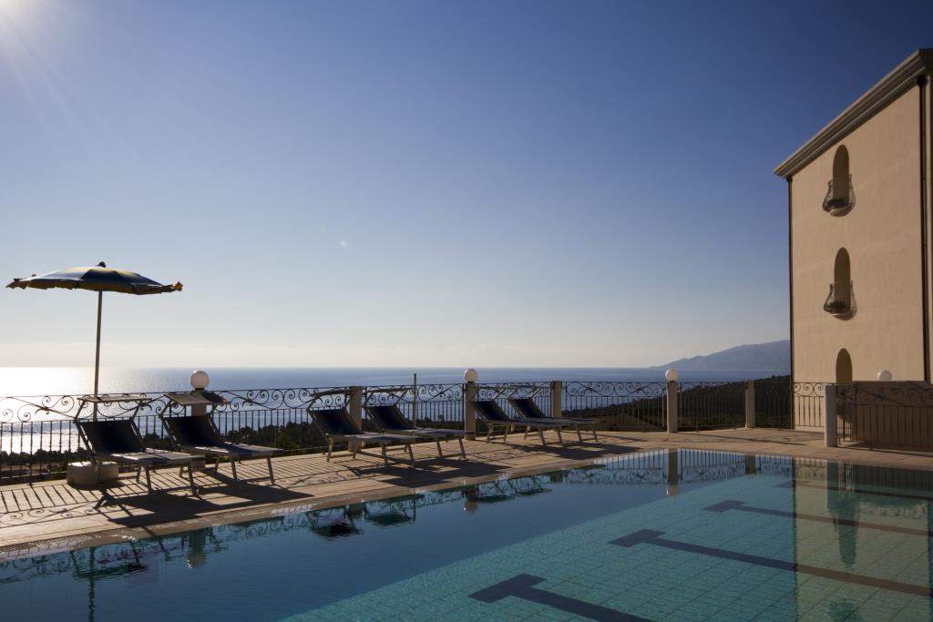 Hotel Brancamaria - Piscina