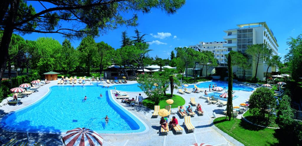 Hotel Bristol Buja - Piscina