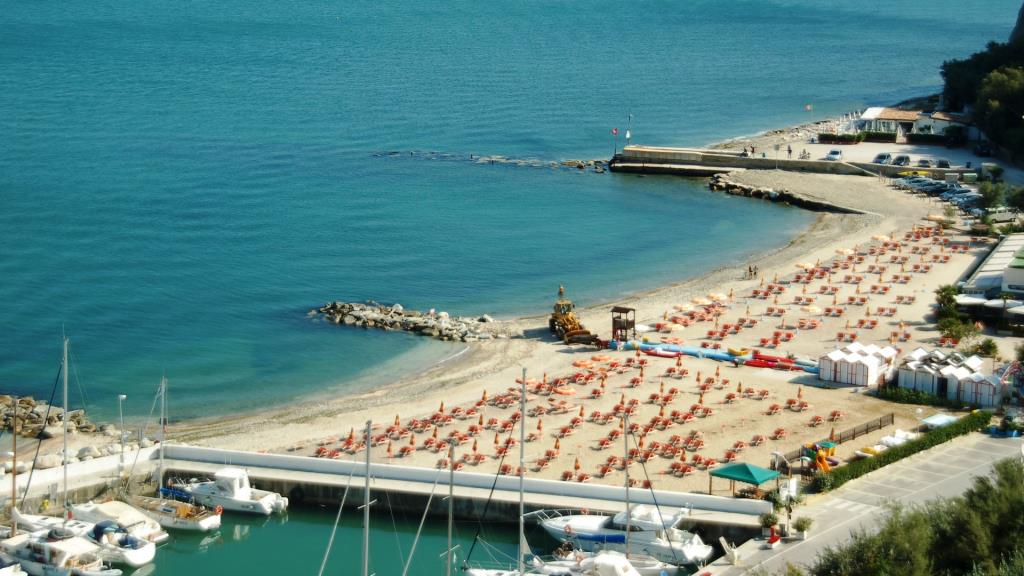 Hotel Capo Est - Spiaggia