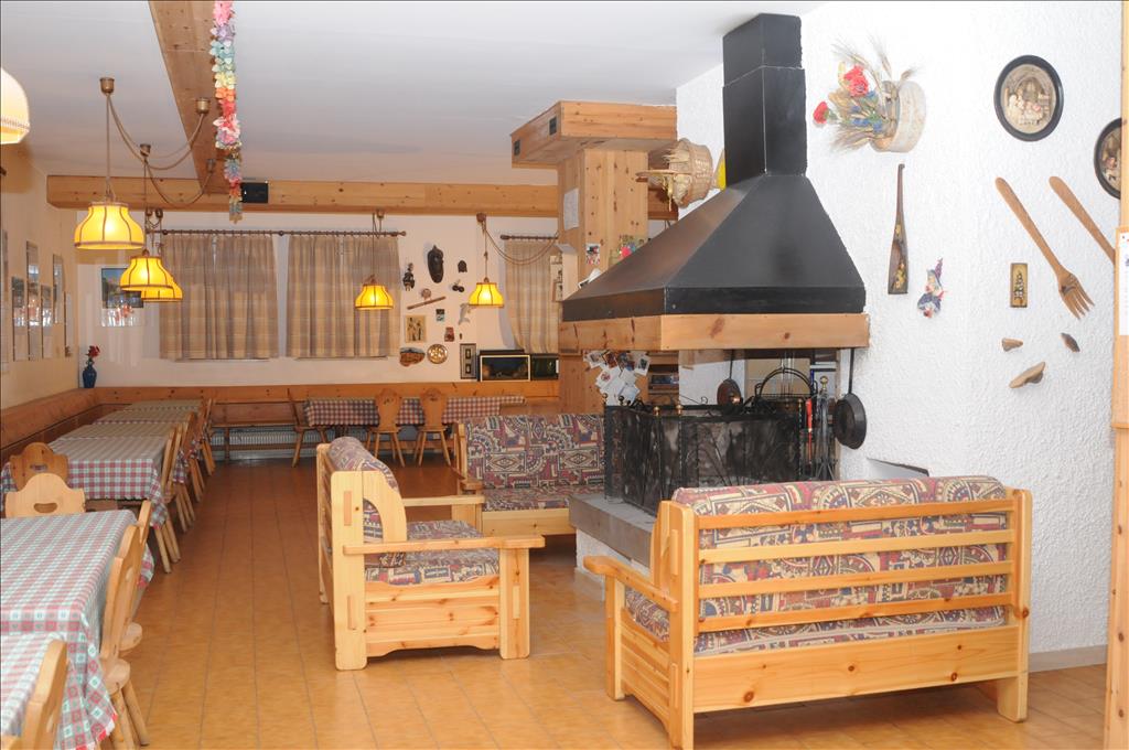 Residence Casa Canazei - Taverna