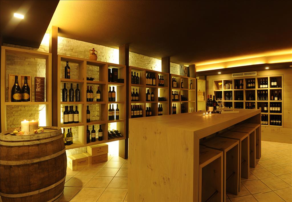 Hotel Corona Dolomites - Cantina