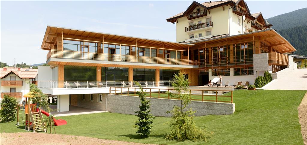 Hotel Corona Dolomites - Esterno