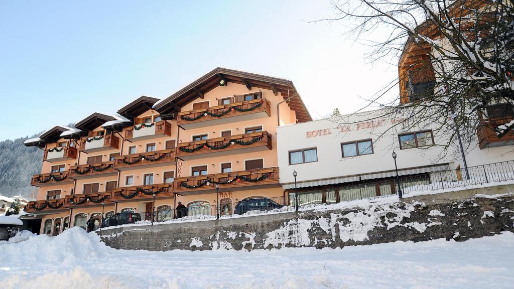 Hotel Family La Perla  - Esterno