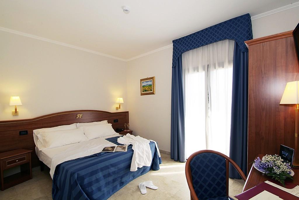 Hotel Fashion - Camera