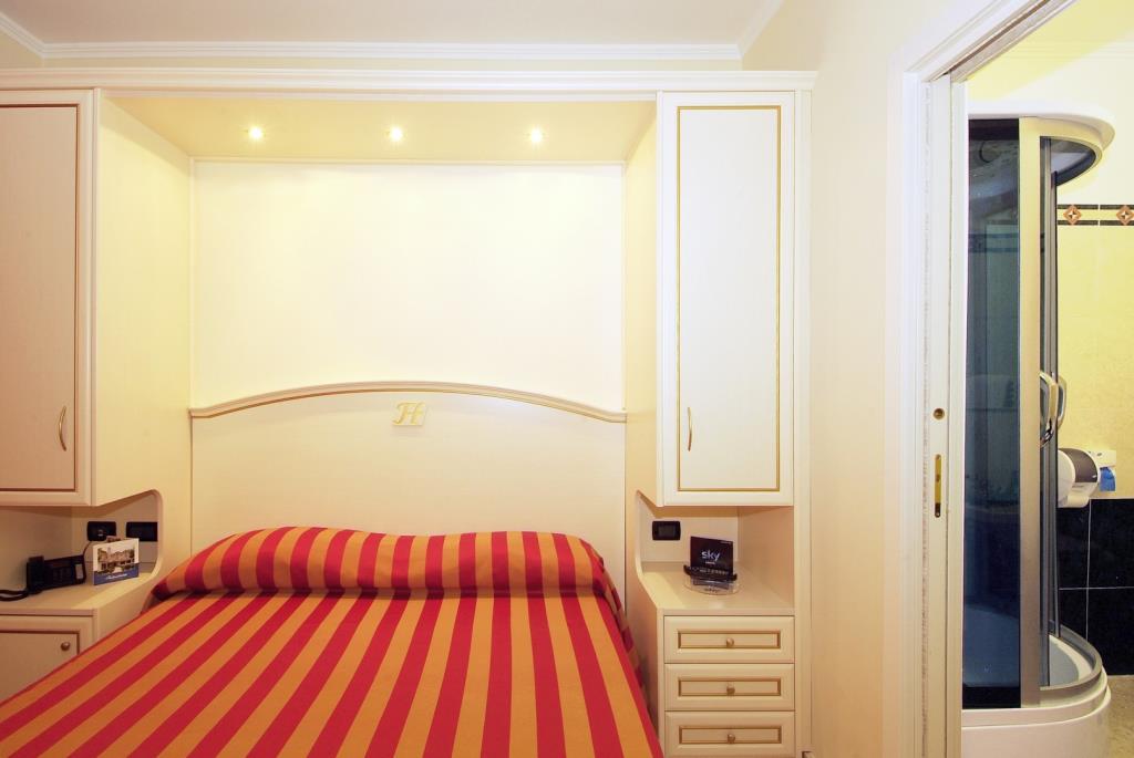 Hotel Fashion - Camera