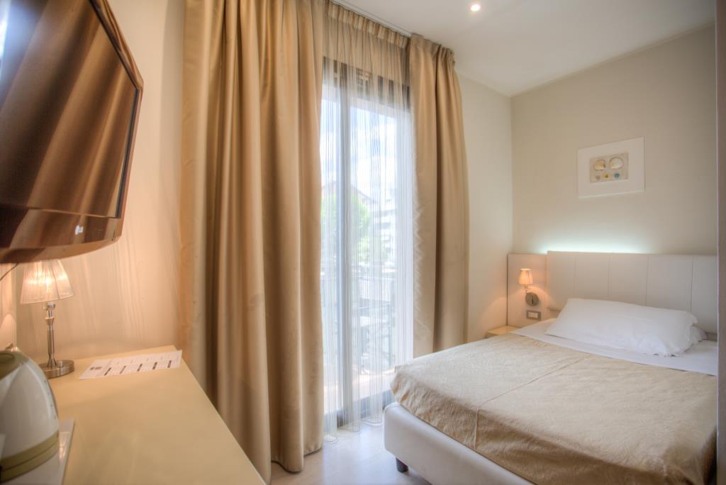 Hotel Ferretti Beach - 
