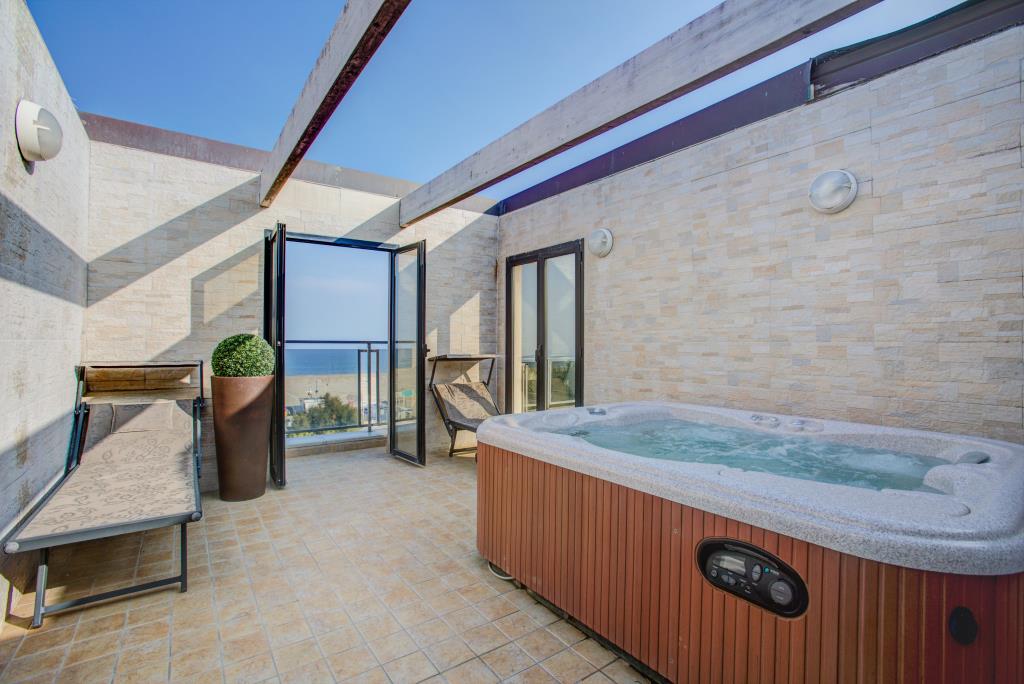 Hotel Ferretti Beach - 