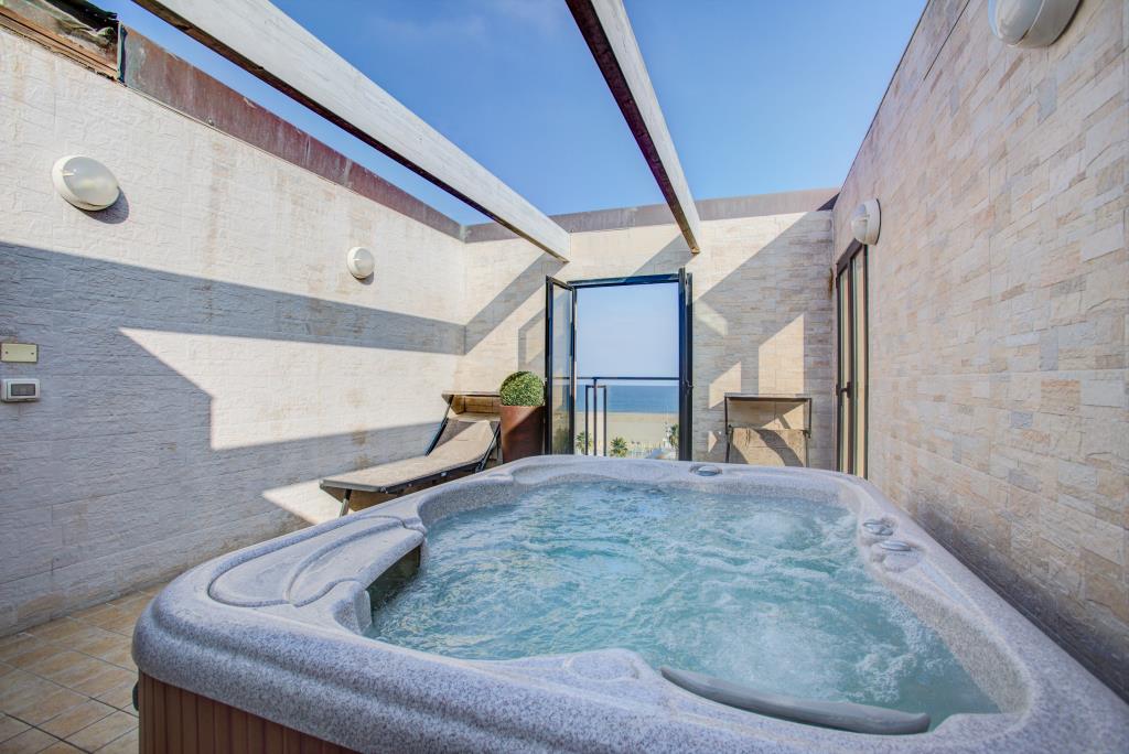 Hotel Ferretti Beach - 