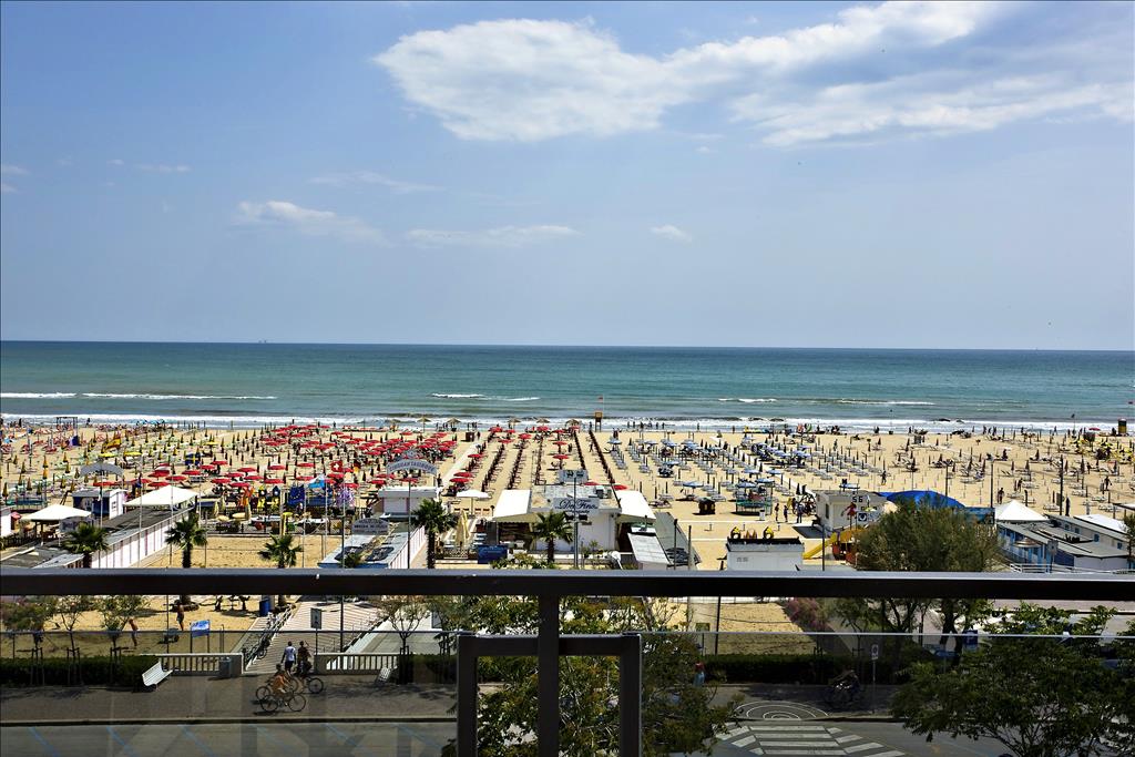 Hotel Ferretti Beach - 
