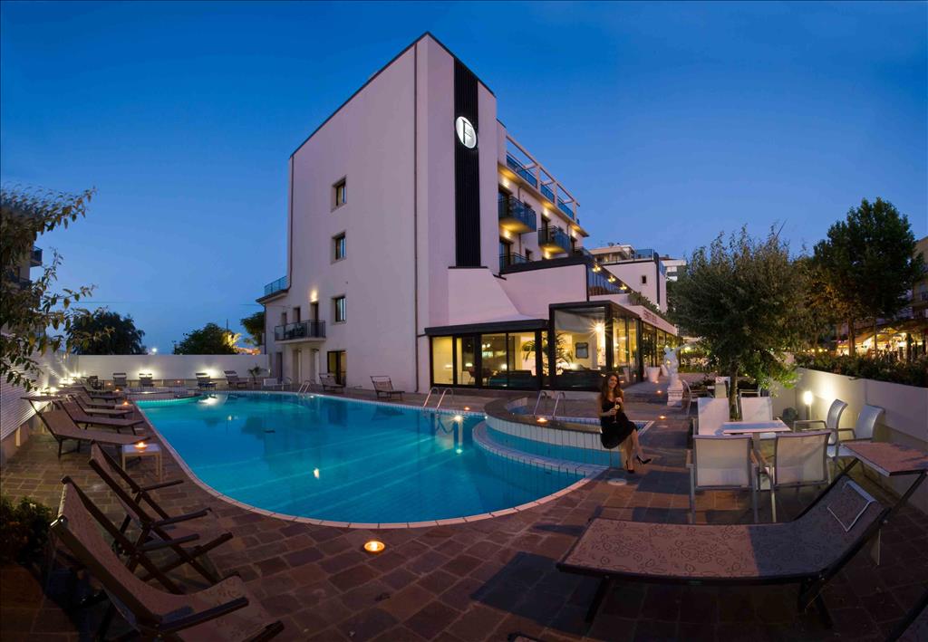 Hotel Ferretti Beach - Piscina