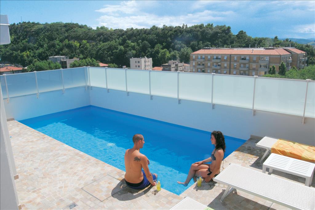 Hotel Figaro - Piscina