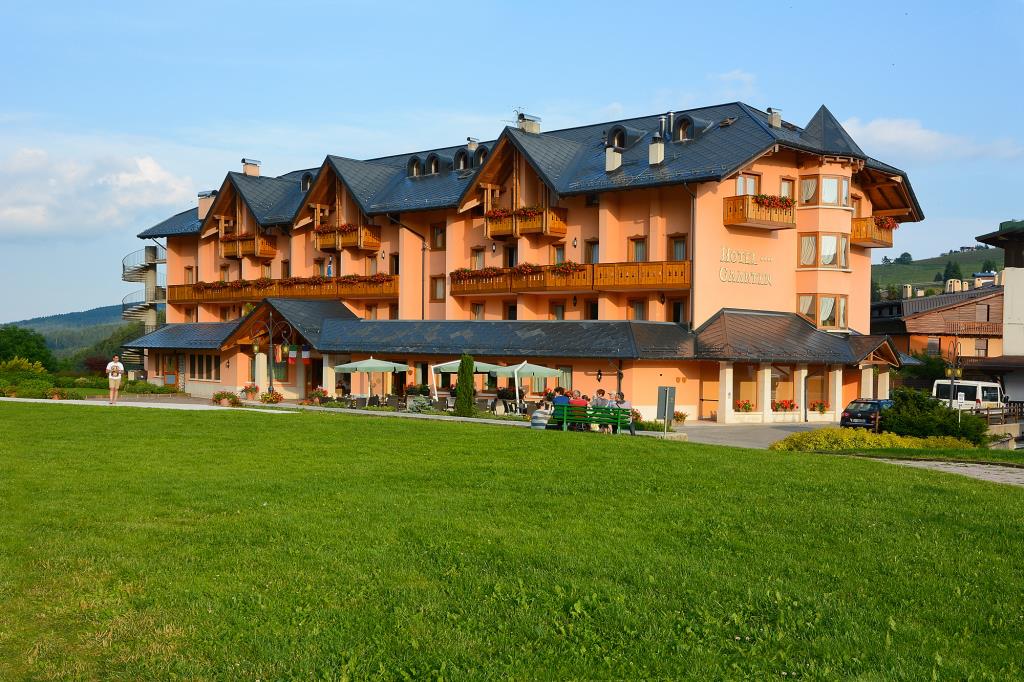 Hotel Gaarten  - Esterno