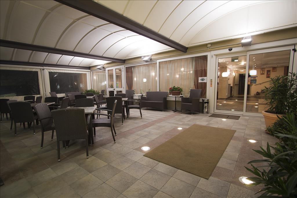 Hotel Harmony - Veranda