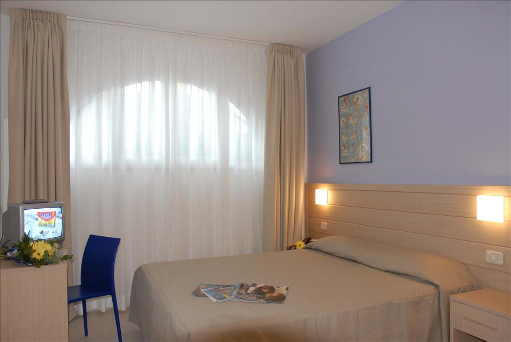Hotel Helios - Camerafamily