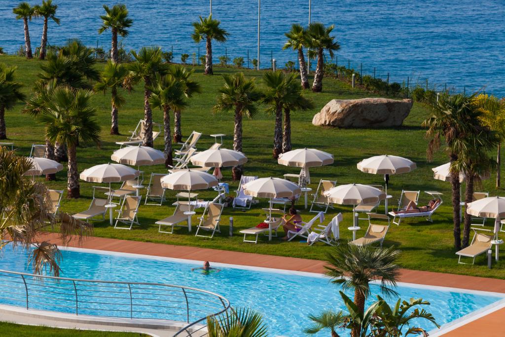 Hotel Infinity Beach Resort - Piscina
