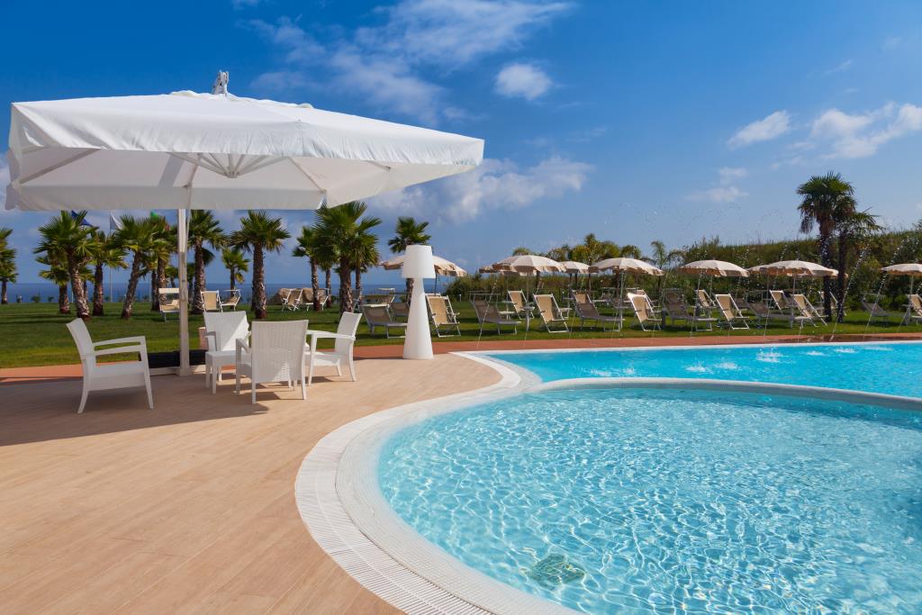 Hotel Infinity Beach Resort - Piscina