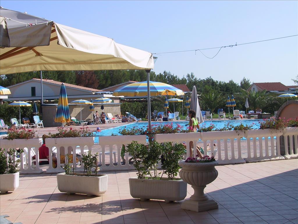 Villaggio La Cecinella - Terrazzabordopiscina