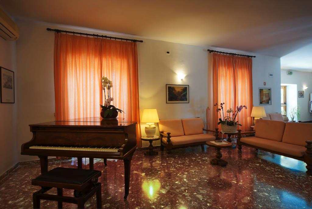 Hotel La Luna - Hall