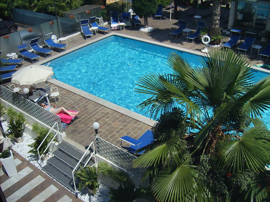 Hotel La Perla - Piscina