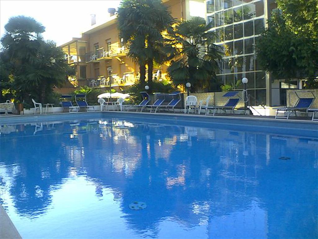 Hotel La Perla - Piscina