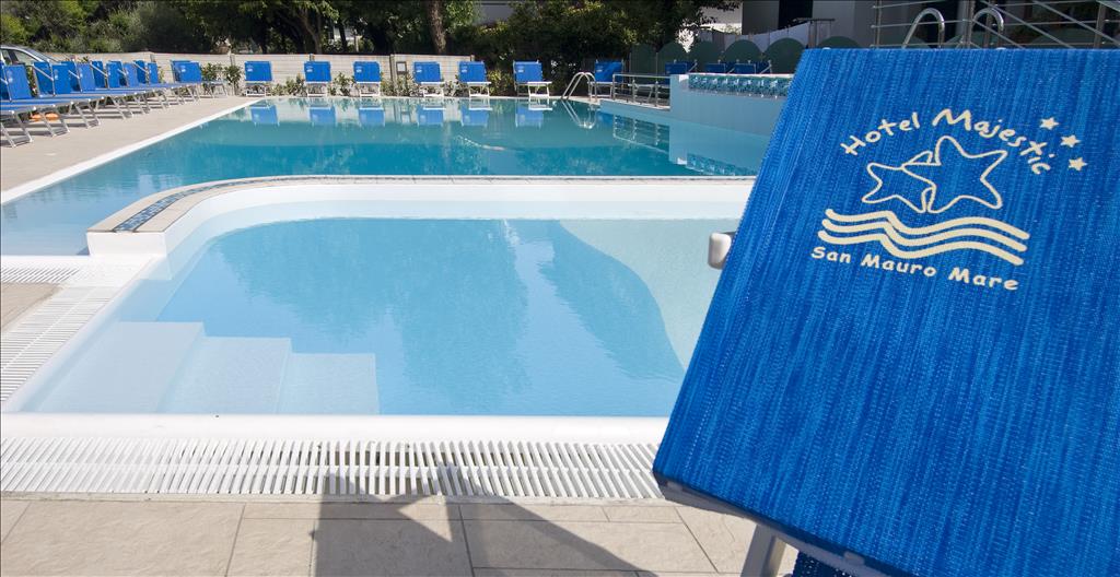 Hotel Majestic - Piscina