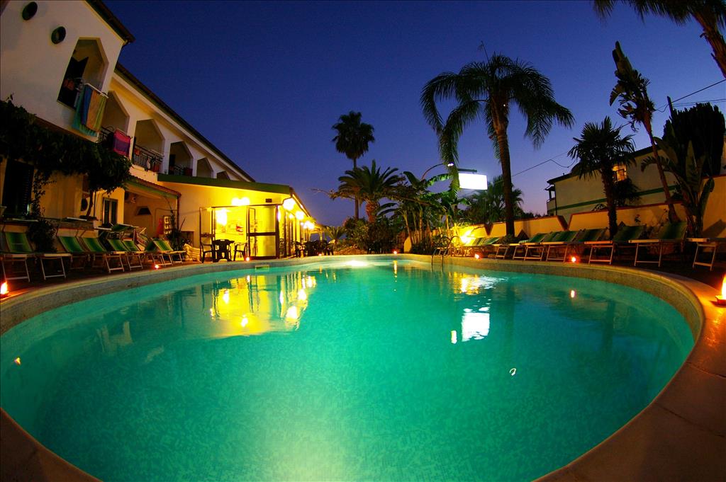 Hotel Marinella - PiscinaNotte