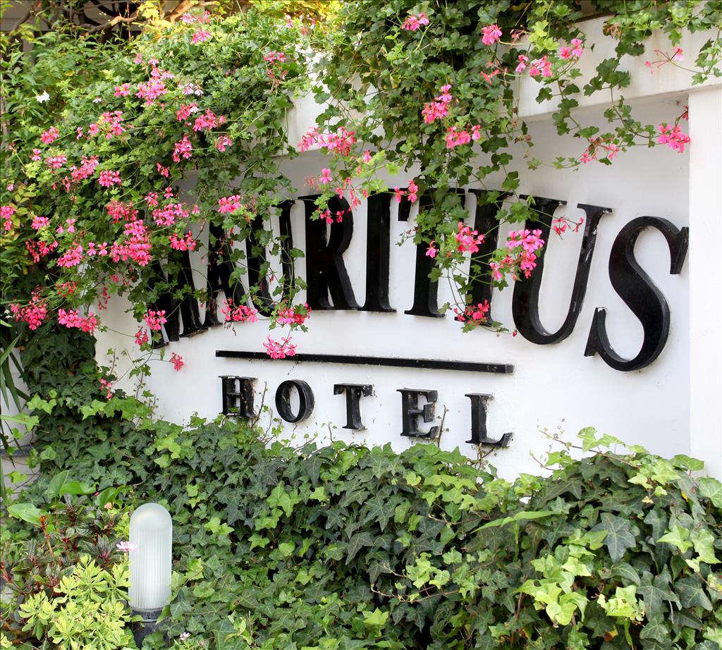 Hotel Mauritius - Insegna