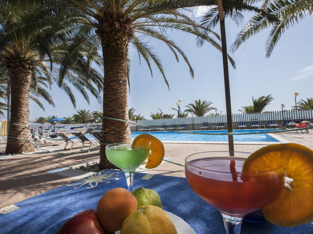 Hotel Maxim's - BarEsterno