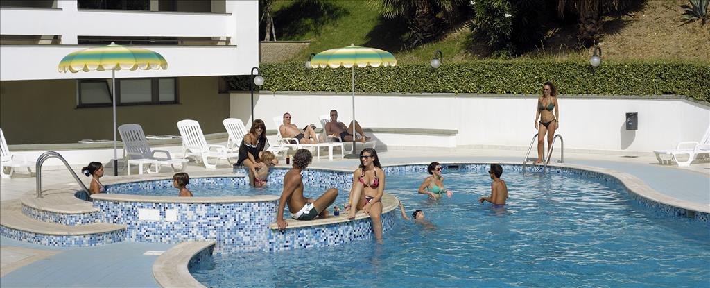Hotel Mirabeau  - Piscina