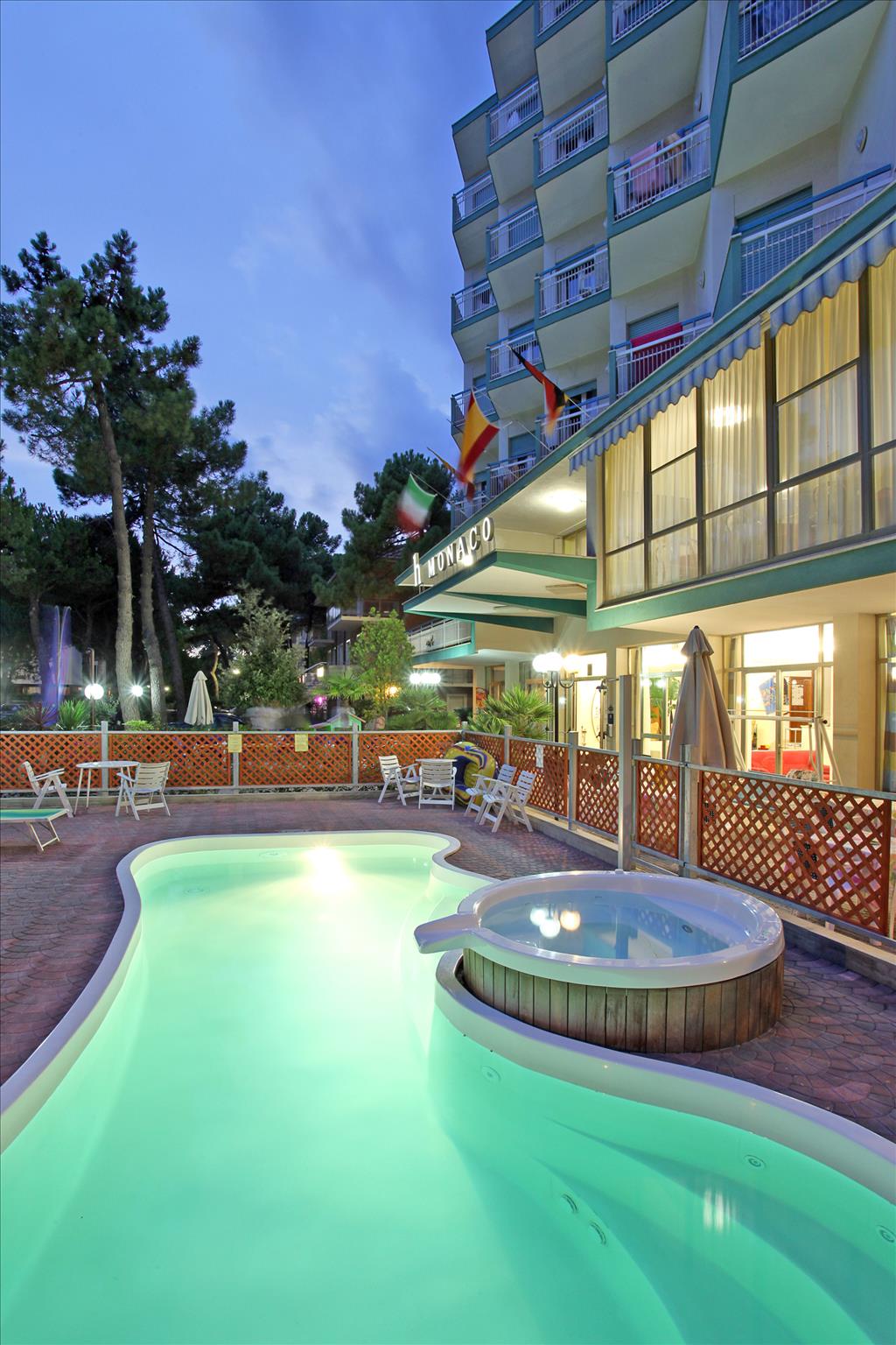 Hotel Monaco - Piscina