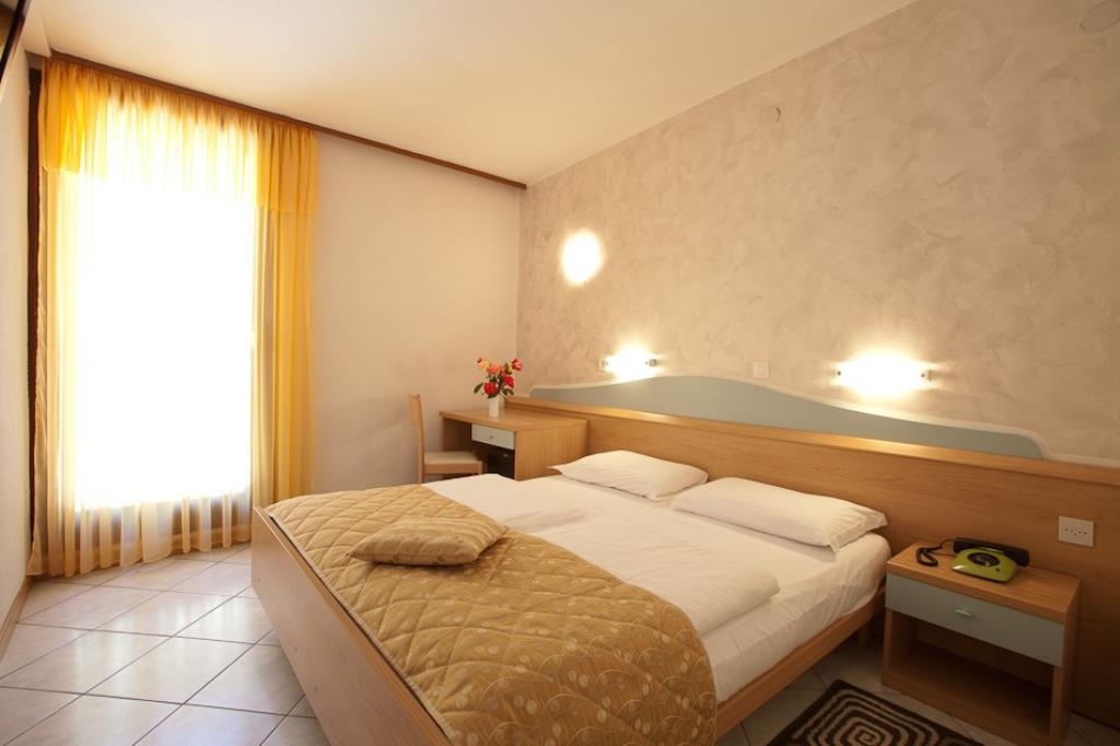 Hotel Narcis - Camera lato strada