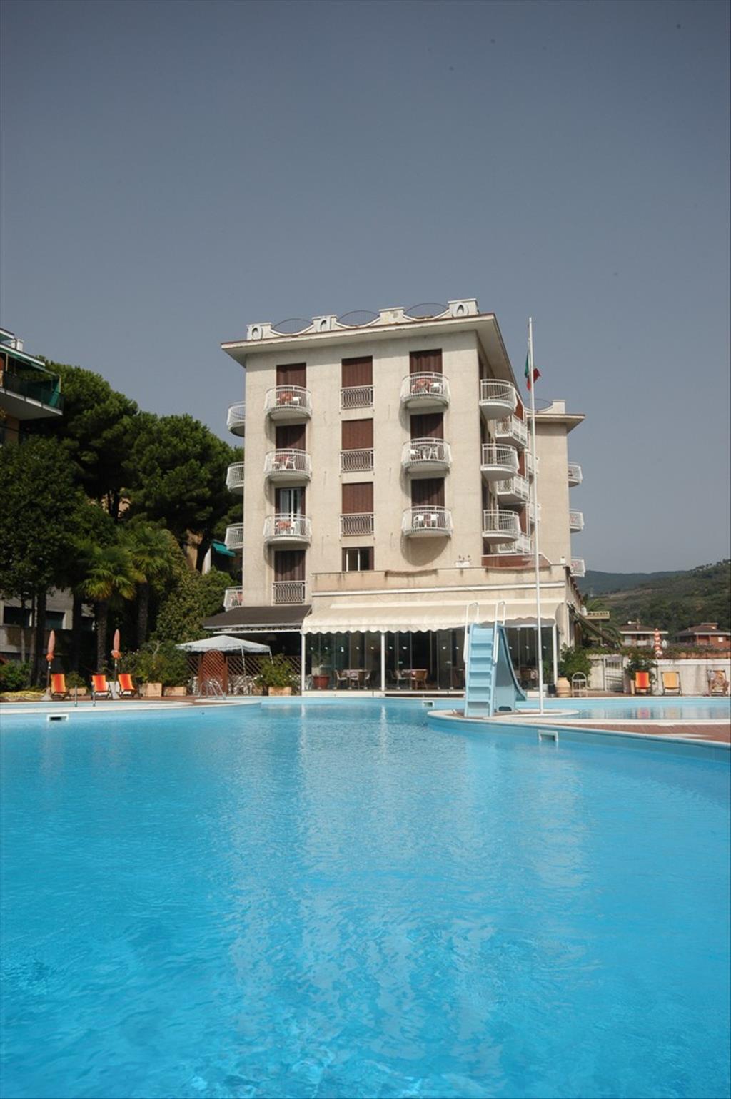 Hotel Paco - Piscina