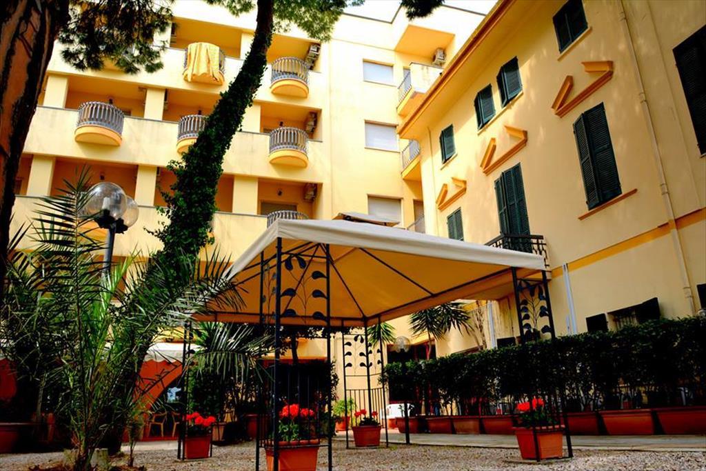 Hotel Quattro Palme - Giardino