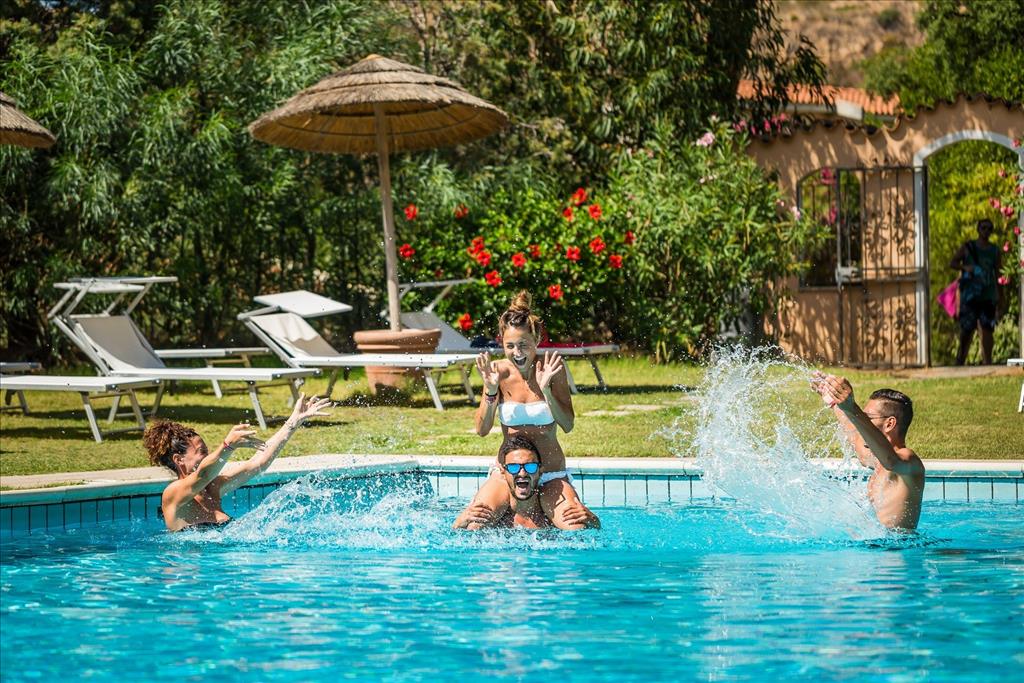 Hotel Rocca Dorada - Piscina