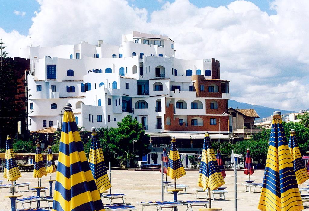 Hotel Sporting Baia - Esterno