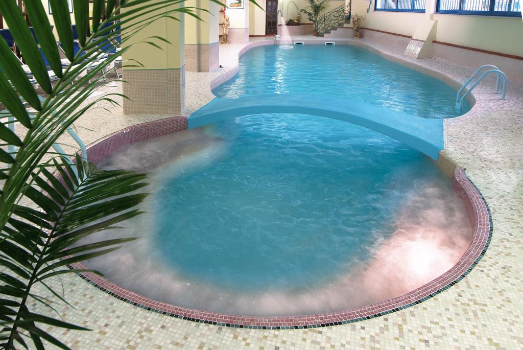 Hotel Sporting Baia - Piscina