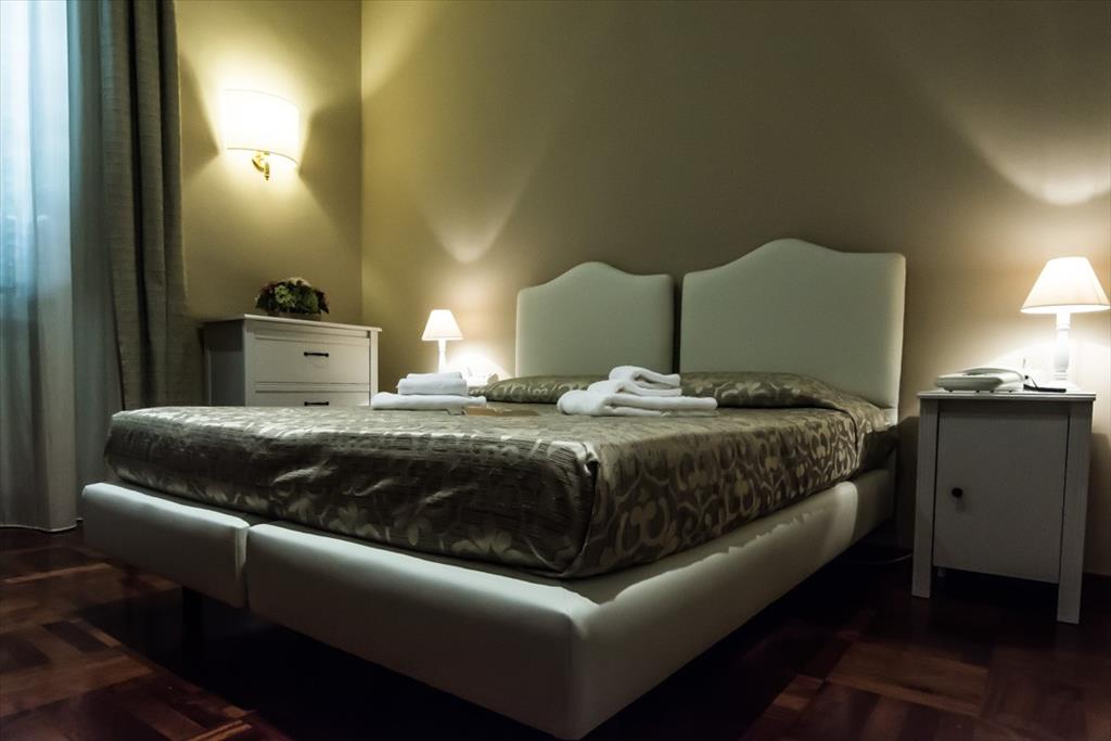 Hotel Touring  - Camera