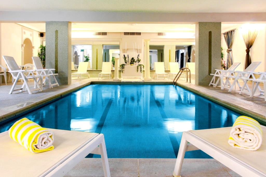 Hotel Tyrol Alpenhof - Piscina