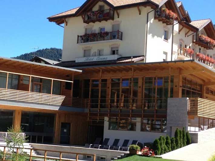 Hotel Corona Dolomites - Fuori