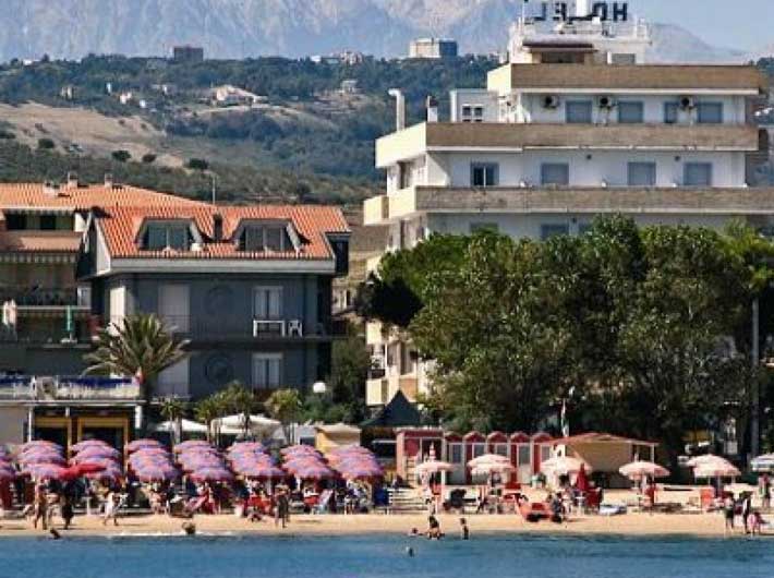 Hotel Felicioni - Pineto