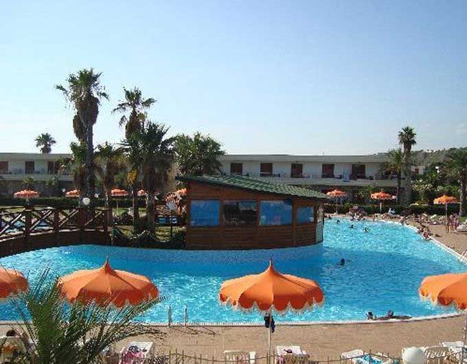 Hotel Club Residence La Castellana - Piscina