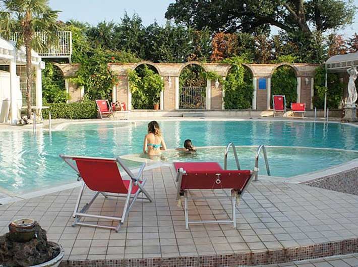 Grand Hotel Osman - Piscina